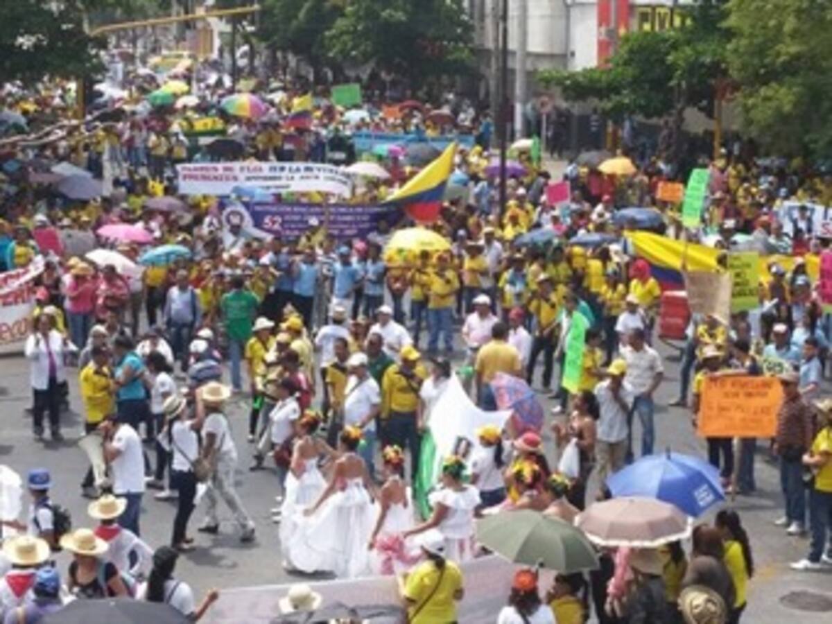 Con tranquilidad se desarrolla la marcha del Día del Trabajo en Santa Marta