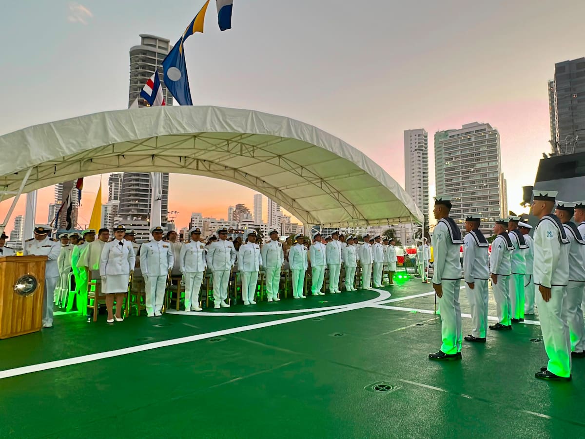 Histórico: Capitán Nathalia Otálora asume el mando del buque científico ARC Simón Bolívar