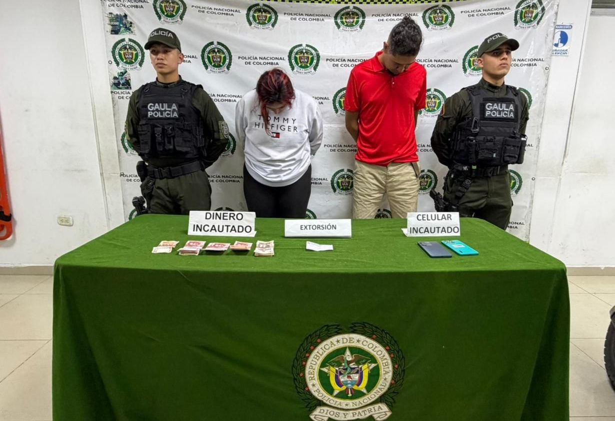 Capturada pareja que se hacía pasar por disidencias para extorsionar comerciantes y ordenar ataques incendiarios en Palmira.