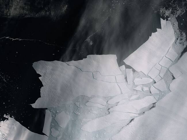 ¡Sorprendente! Así es el desprendimiento de gigantesco iceberg en Antártida