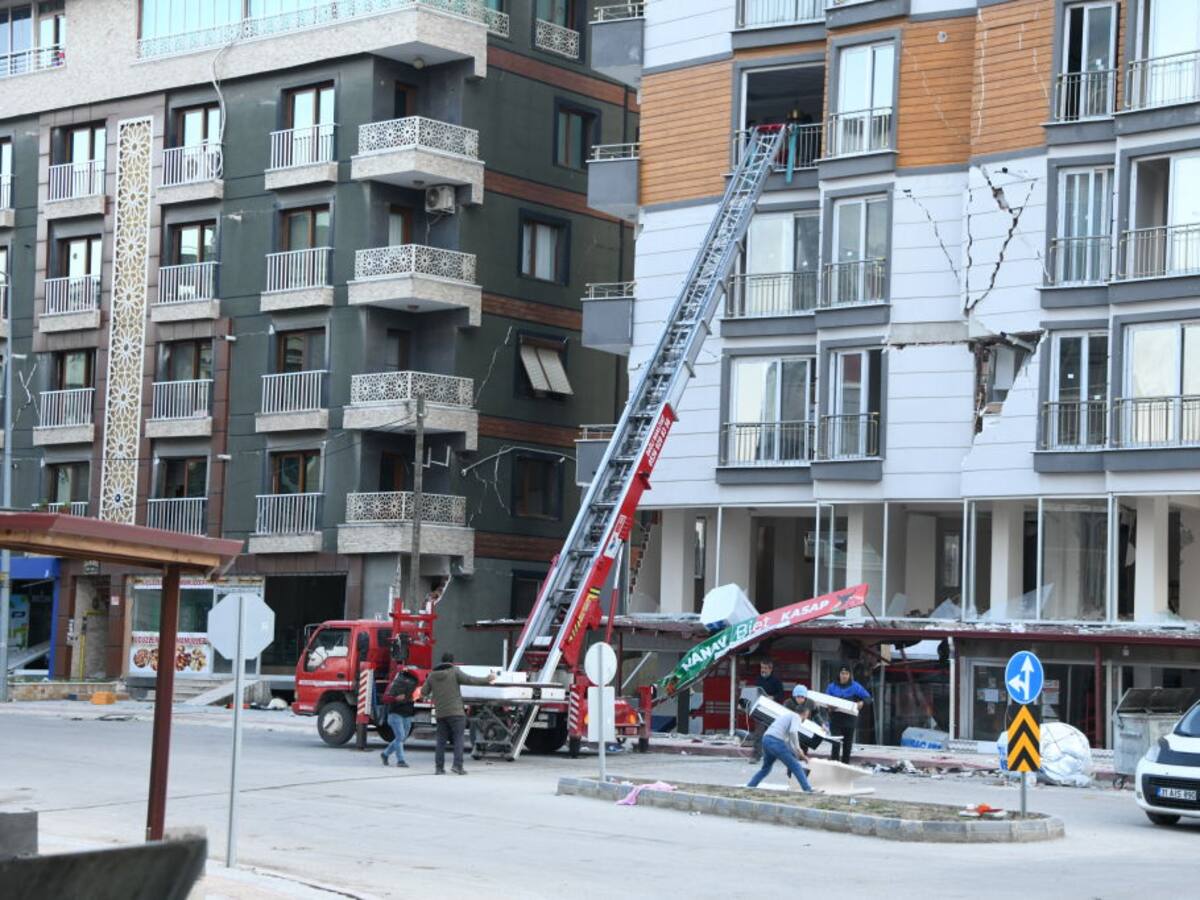 Tres muertos y 213 heridos tras dos nuevos terremotos en Turquía