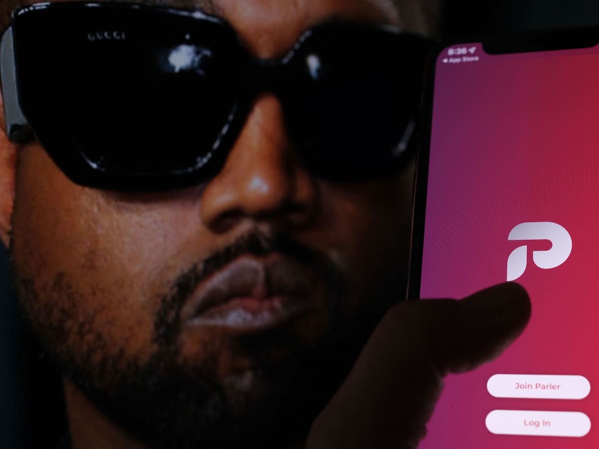 Cantante Kanye West acorodó compra de red social conservadora Parler