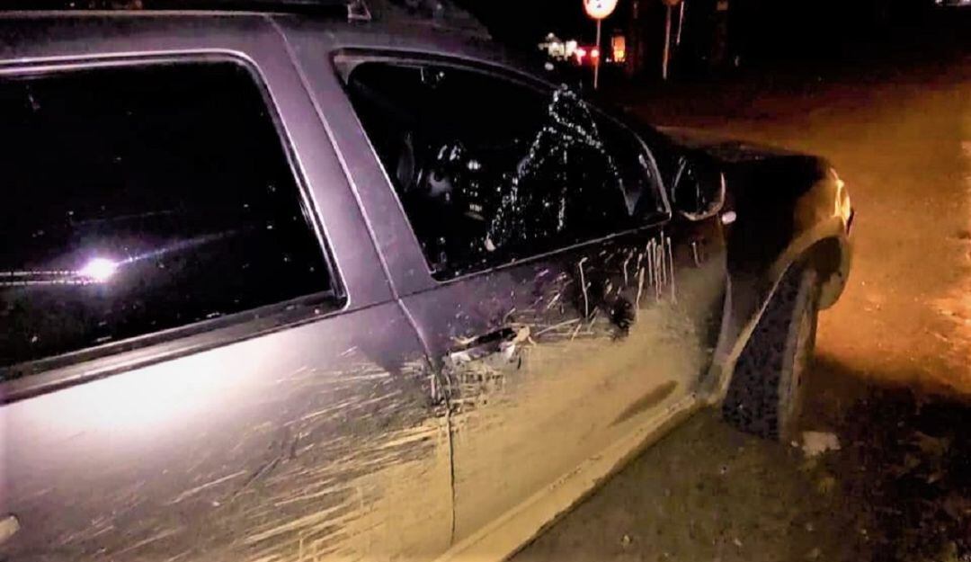 El automotor recibió impactos de bala en las ventanas. No hubo personas heridas.