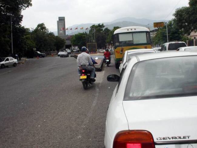 Autoridades buscarán regularizar vehículos venezolanos en Cúcuta
