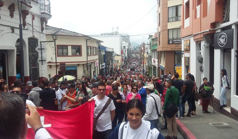 Marcha de profesores en Manizales