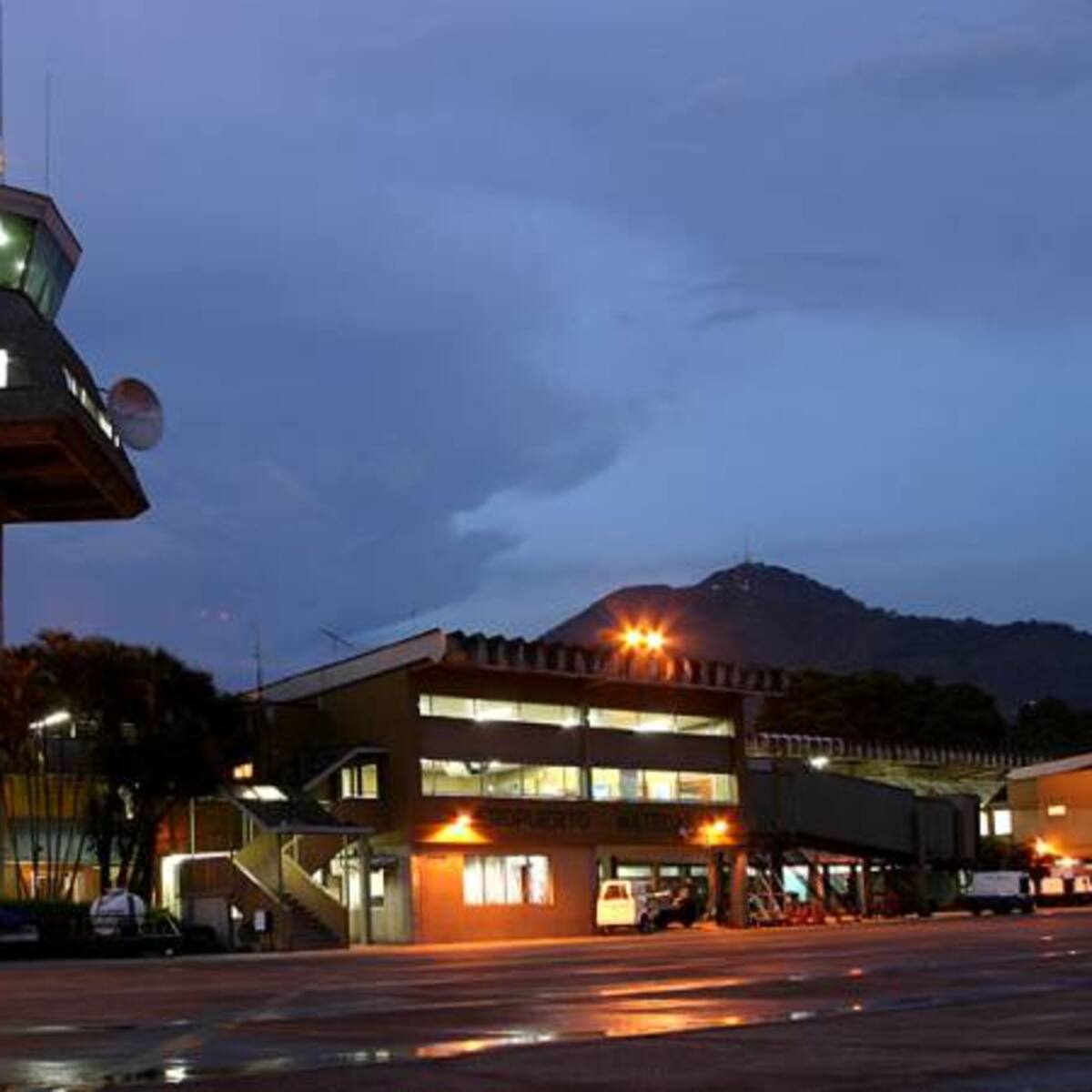 Con una proyección de 1'600.000 pasajeros a al año se entregó el Aeromatecaña