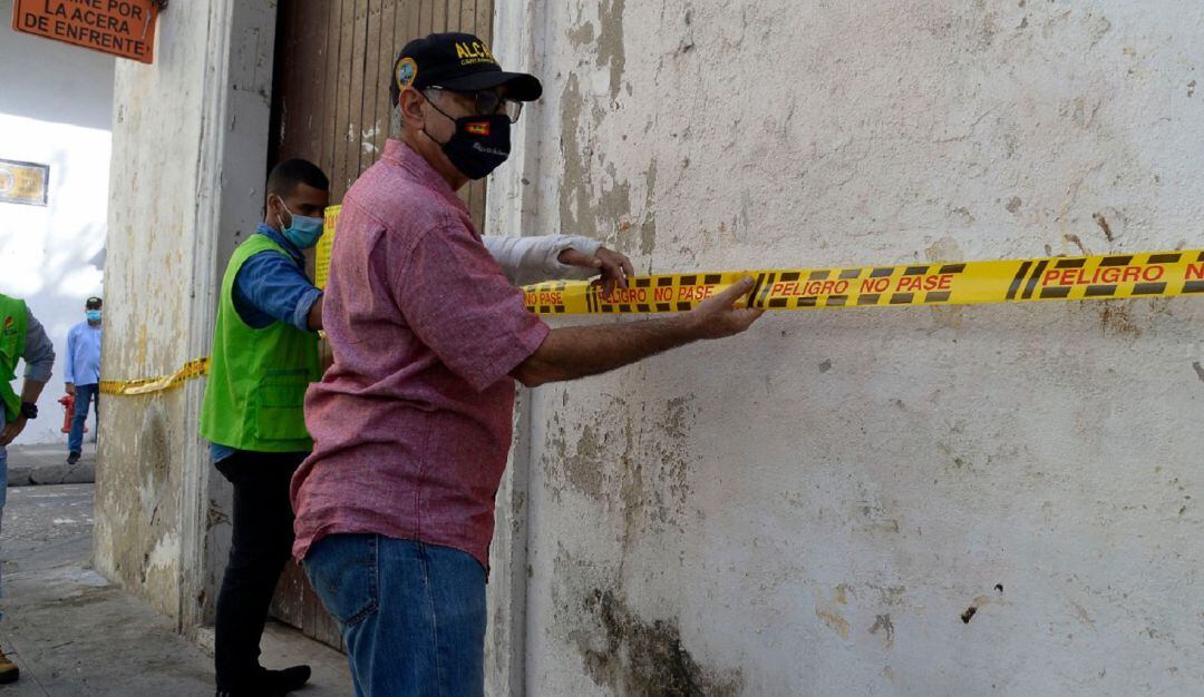 Las autoridades colocaron cintas en los inmuebles más deteriorados