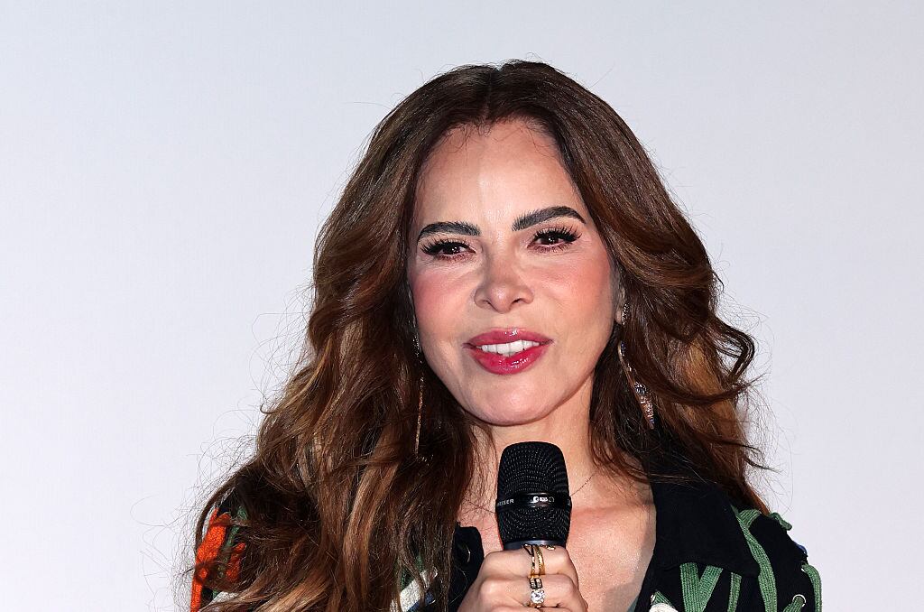 MEXICO CITY, MEXICO - OCTOBER 21: Gloria Trevi speaks during the presentation of 'Sin Filtro' Bioseries by VIX at Cinemex Antara on October 21, 2025 in Mexico City, Mexico. (Photo by Medios y Media/Getty Images)