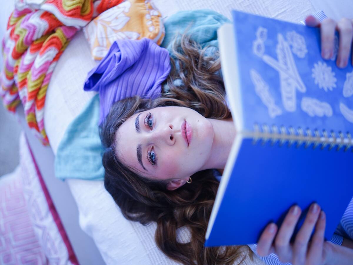 Olga Lucia Vives estrena ‘Veneno’, su primer sencillo como solista