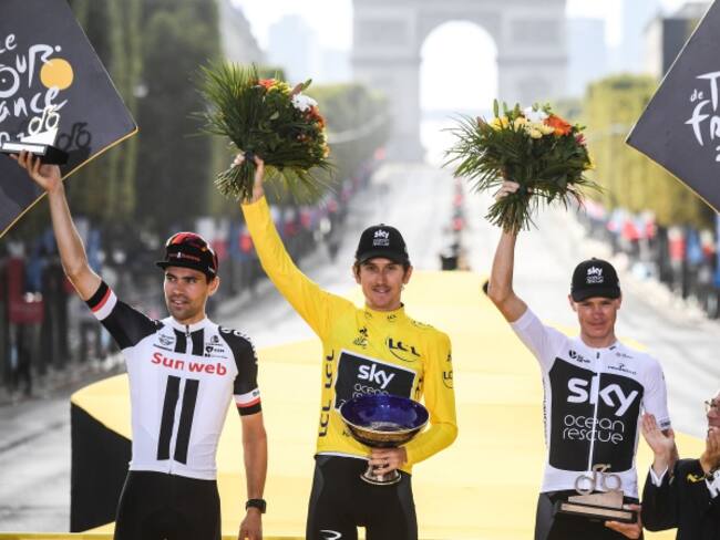 Roban el trofeo de Geraint Thomas del título Tour de Francia