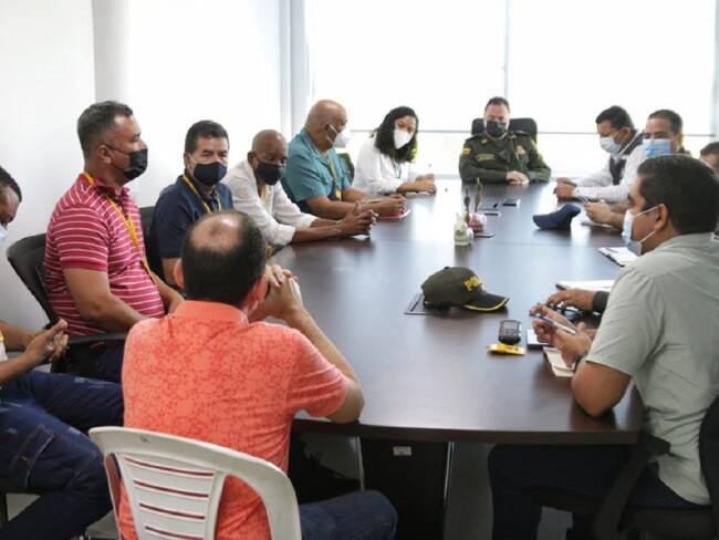 Los conductores se levantaron de la mesa de diálogo porque el Distrito se ratifica en gestionar el traslado a otras rutas disponibles
