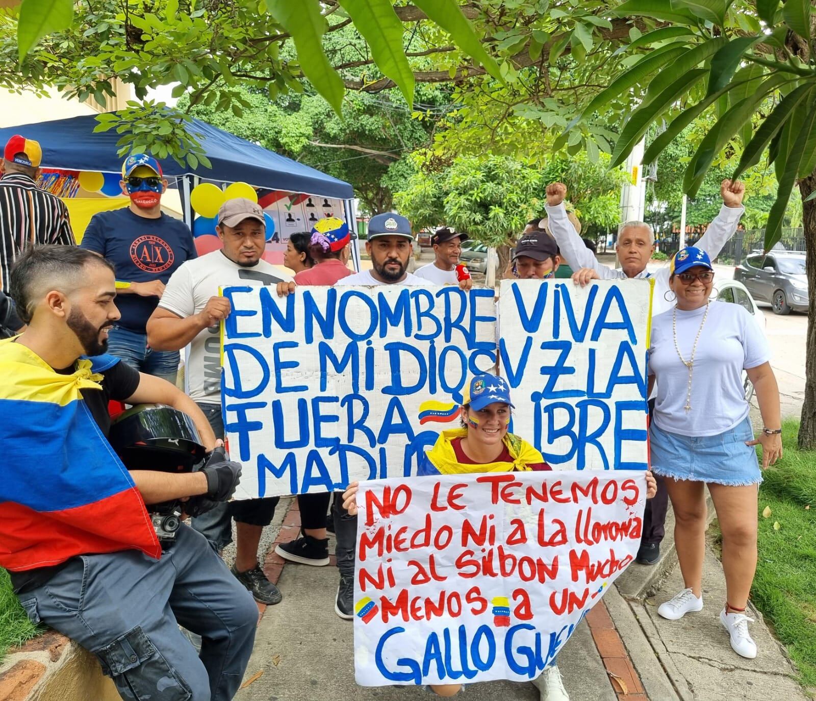 Venezolanos frente al consulado de Barranquilla. Foto: Caracol Radio