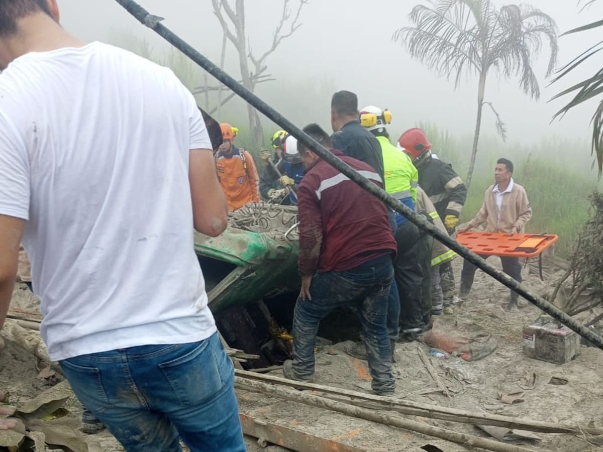 Dos muertos y doce heridos dejó aparatoso accidente de Tránsito en La Línea