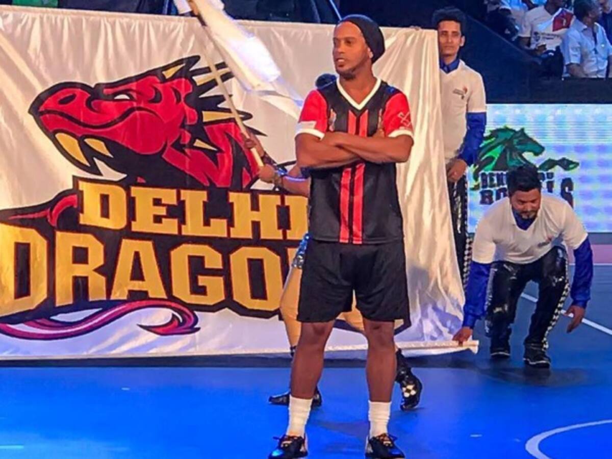 Fantasía de Ronaldinho en futsal: túnel al portero sin tocar el balón