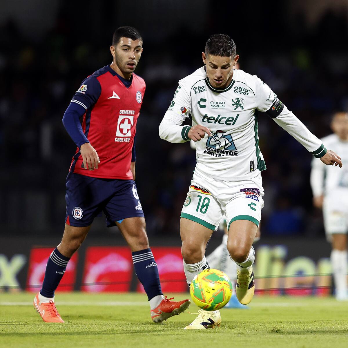 León, de James Rodríguez, pierde con Cruz Azul y aplaza su clasificación a la fase final de la Liga