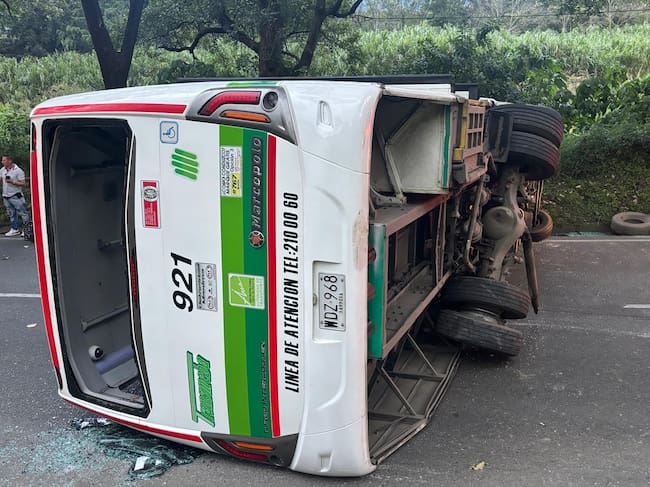 Bus accidentado en Girradota- foto alcaldía