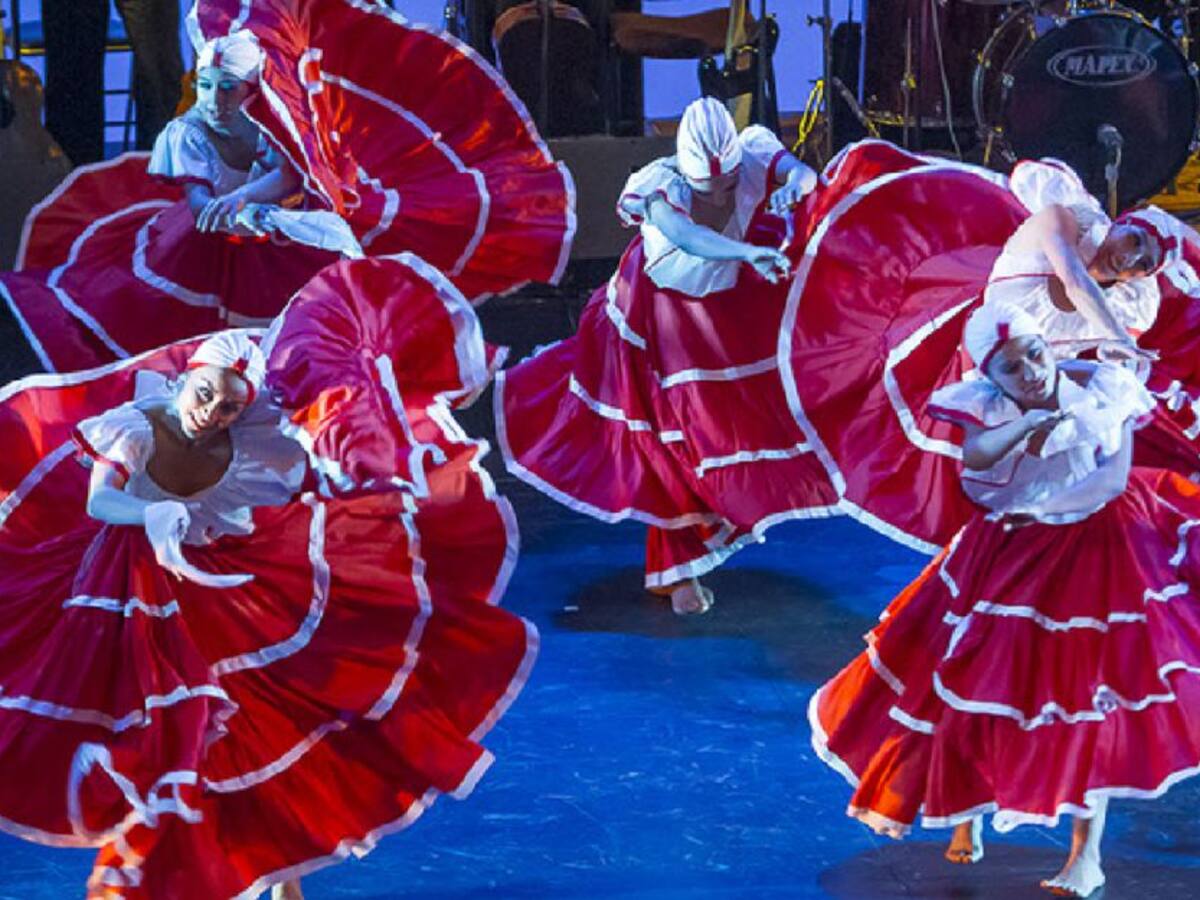 Mujeres folcloristas