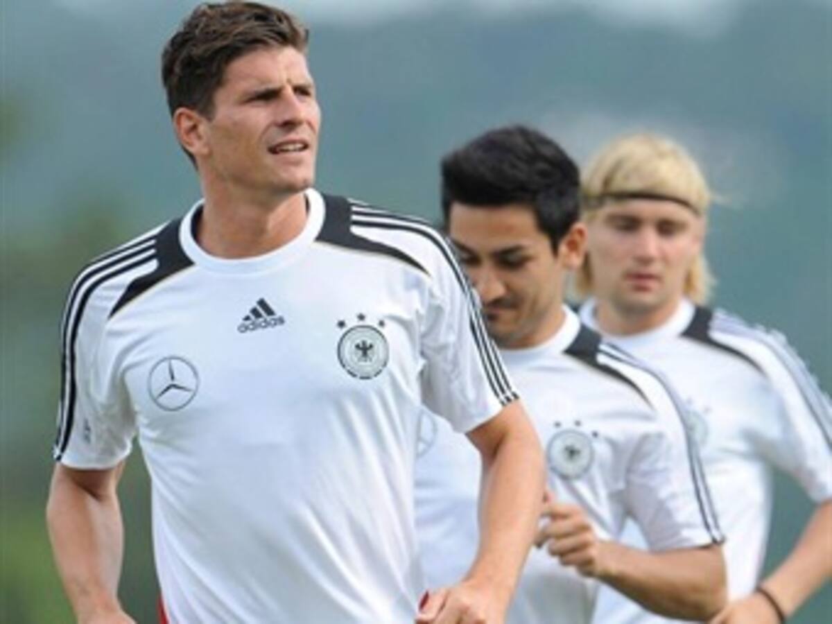 Mario Gomez y Miroslav Klose comandan el grupo de jugadores de Alemania para la Eurocopa