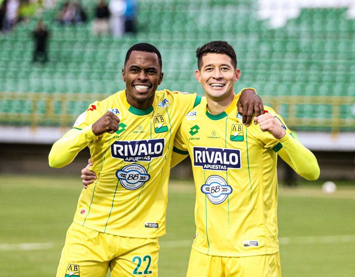 Leonardo Flores celeeba el primer gol del partido / Instagram: Bucaramanga.