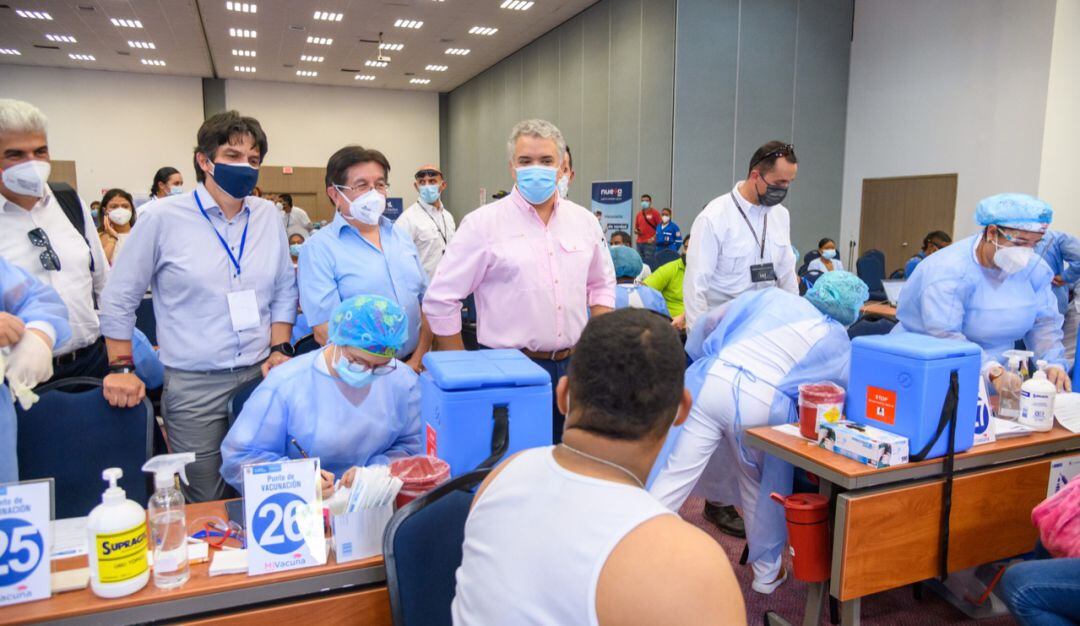Presidente Iván Duque supervisa el proceso de vacunación en San Andrés.