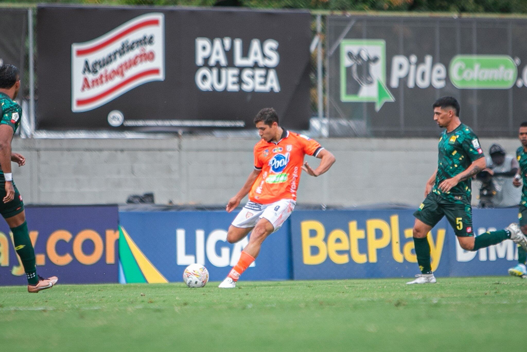 Juan Camilo Becerrra en el partido Envigado contra Bucaramanga. Fecha 1 de la Liga Colombiana | Bucaramanga FC