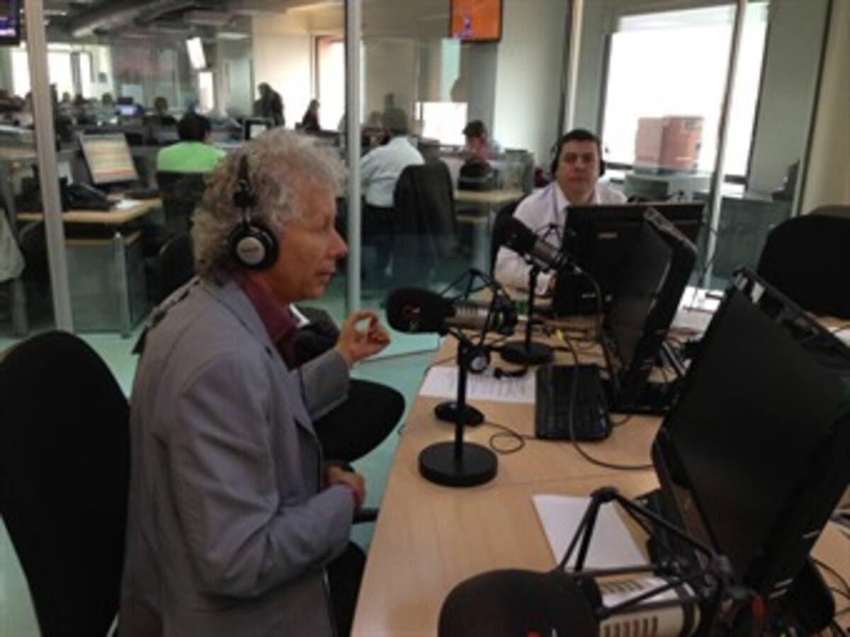 Galy Galiano celebra en Caracol Radio 30 años de carrera artística.