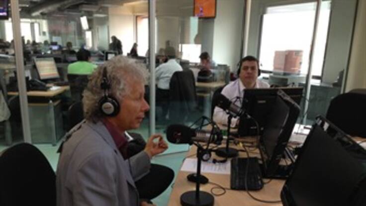 Galy Galiano celebra en Caracol Radio 30 años de carrera artística.