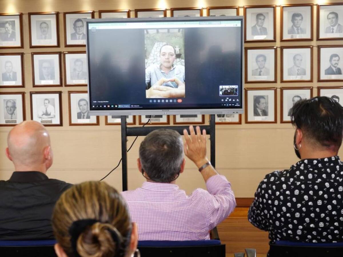 El alcalde de Manizales viene de regreso a la ciudad e interrumpe sus vacaciones