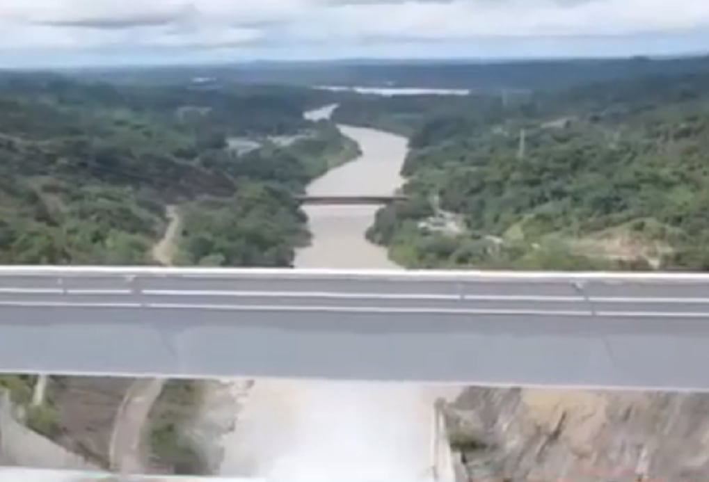 Apertura compuertas Hidrosogamoso