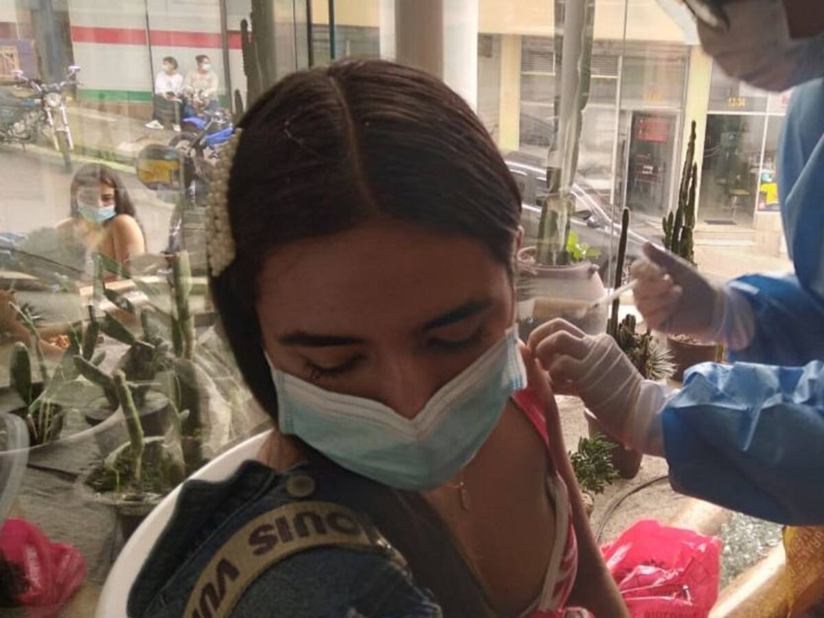 Alarmantes casos de COVID en Armenia, ciudadanos insisten en vacunación