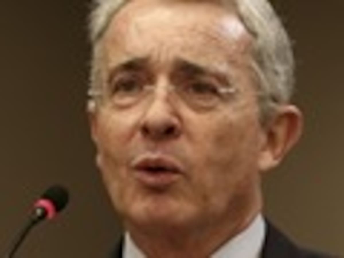 ¿Qué opina de la situación derivada del llamado a indagatoria y renuncia al Senado de Álvaro Uribe?