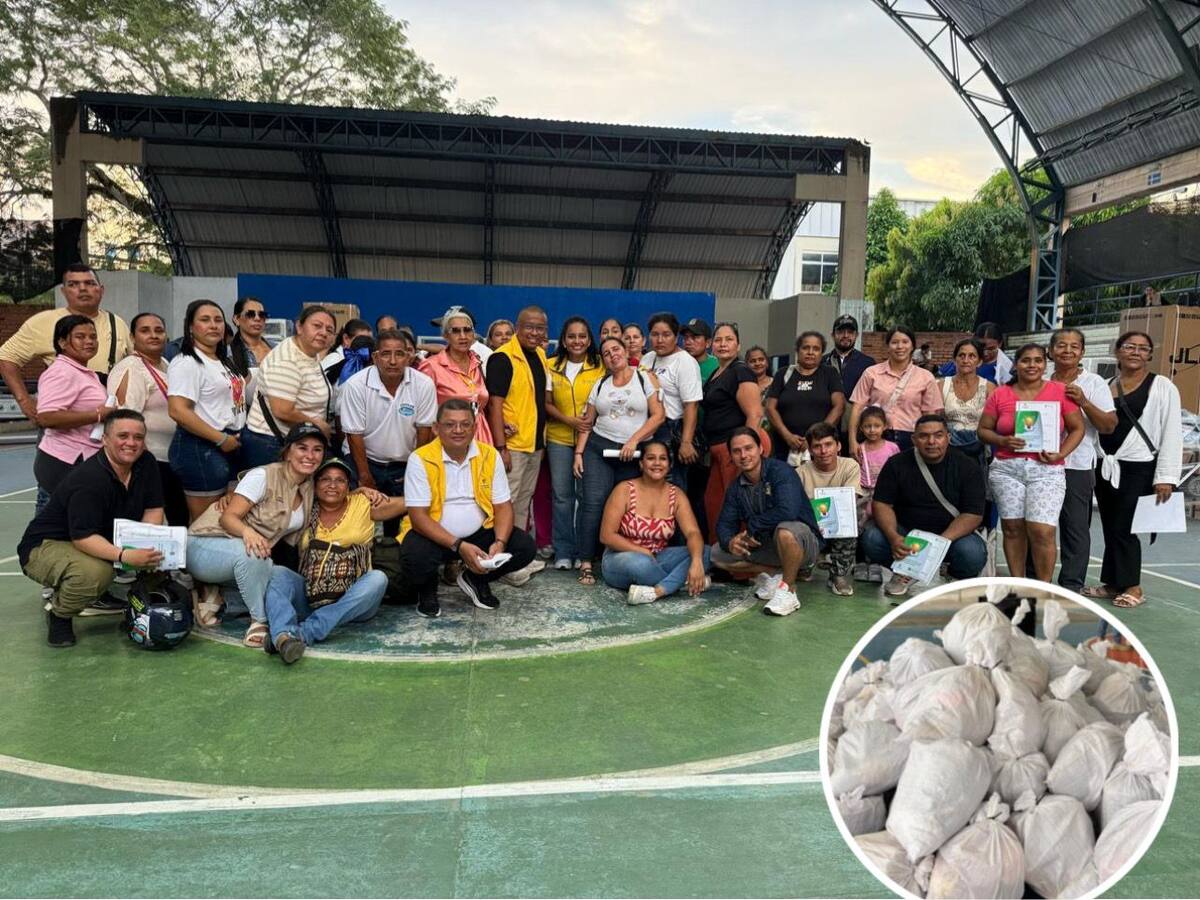 Unidad de Víctimas entregó kits e insumos para reinserción económica en Santander y Bolívar