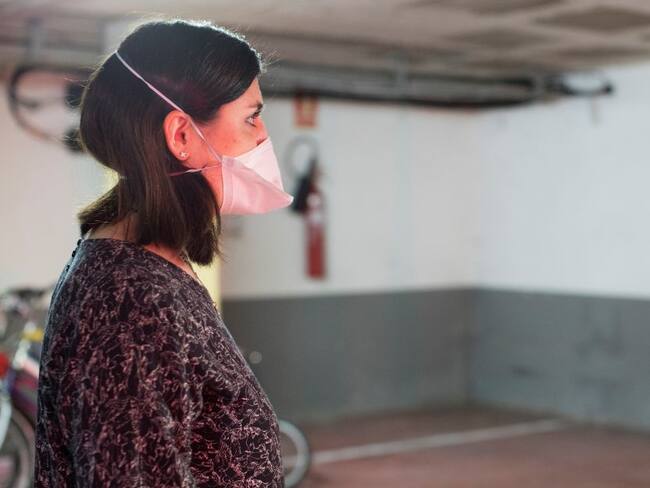 Médica es atacada con insulto pintado en su carro