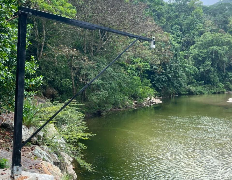 Autoridades ambientales avanzan en implementación de Sistema de Alerta para el río Guachaca. Foto: Corpamag.