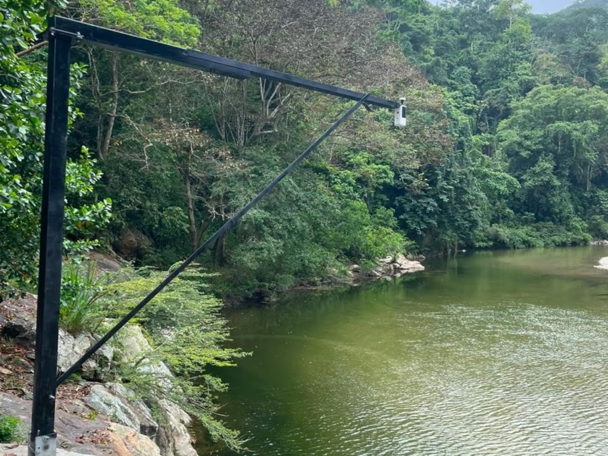 Autoridades ambientales avanzan en implementación de Sistema de Alerta para el río Guachaca