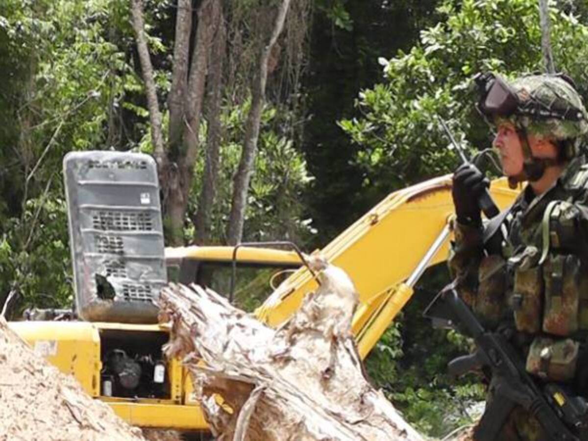 Incautadas dos maquinarias amarillas en zona rural de Pueblo Rico