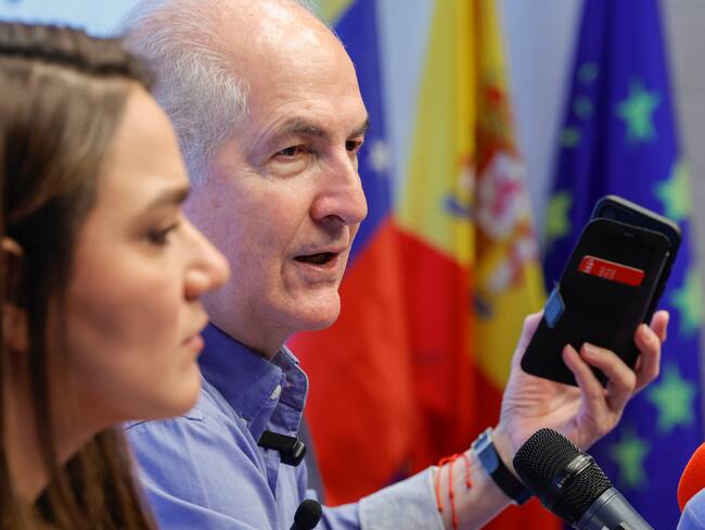 MADRID, 06/08/2024.-Rueda de prensa del ex alcalde de Caracas y miembro del Comando CON VZLA, Antonio Ledezma, para informar la verificación del proceso de escrutinio de las elecciones venezolanas a través de las actas electorales y denunciar "la flagrante violación de los DDHH que está llevando a cabo el régimen venezolano.-EFE/ Zipi Aragón