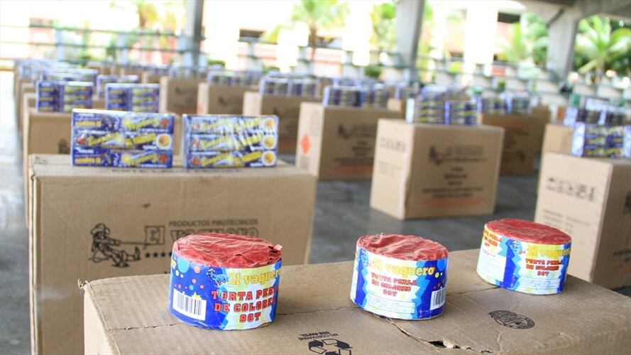 En el arranque de la época de fin de año y cuyo ambiente empieza a sentirse desde noviembre, surge una polémica por la venta de pólvora.. Foto: Colprensa