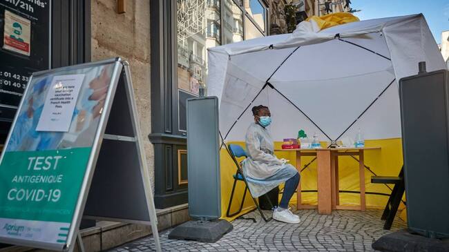 Toma de pruebas contra el coronavirus en Europa. Foto: Getty