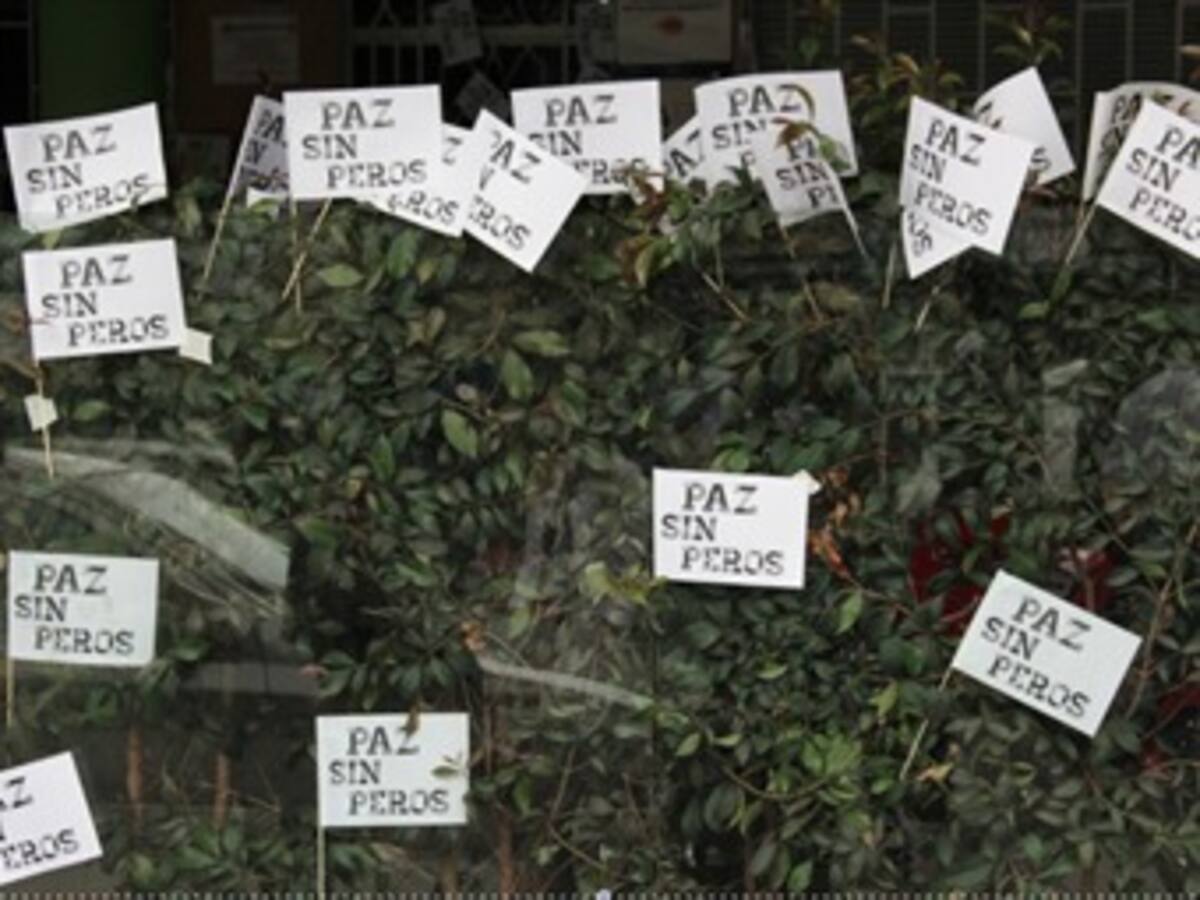 Cubren con banderas blancas central de chuzadas en Galerías