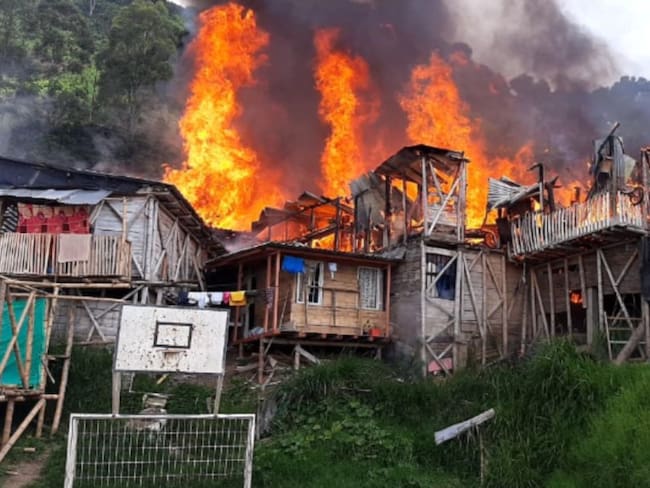 Alrededor de 15 viviendas destruidas por incendio en Chinchiná, Caldas