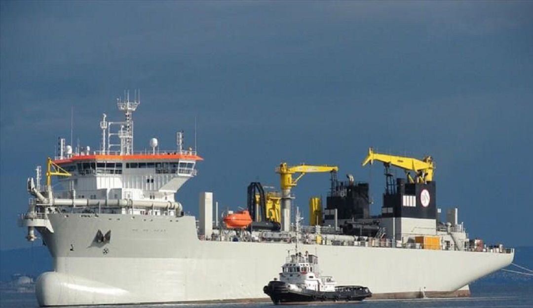 La draga Bartolemeu Días, encargada de la adecuación del canal navegable del puerto de Barranquilla.