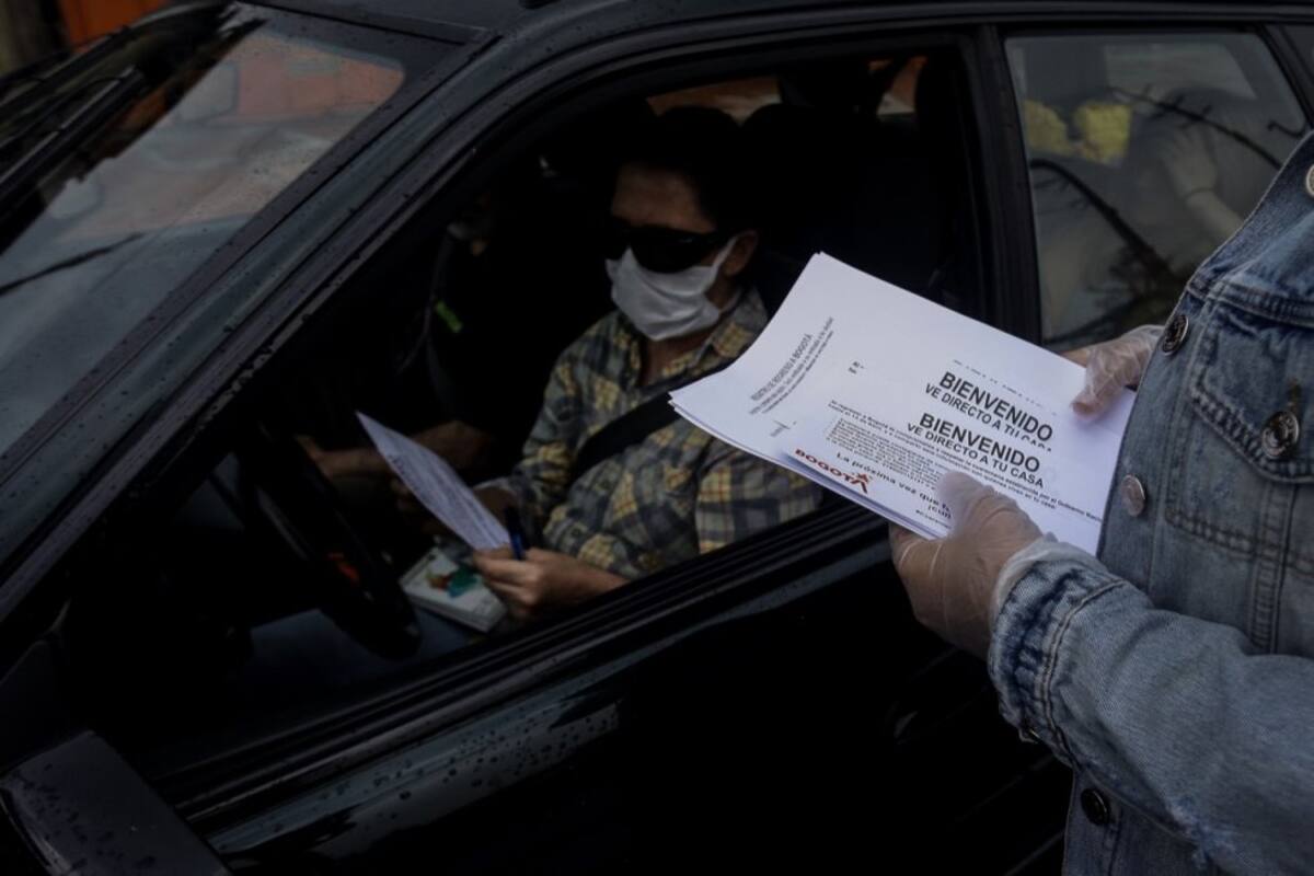 Los bogotanos firman un documento que sirve "para" monitorearlos.