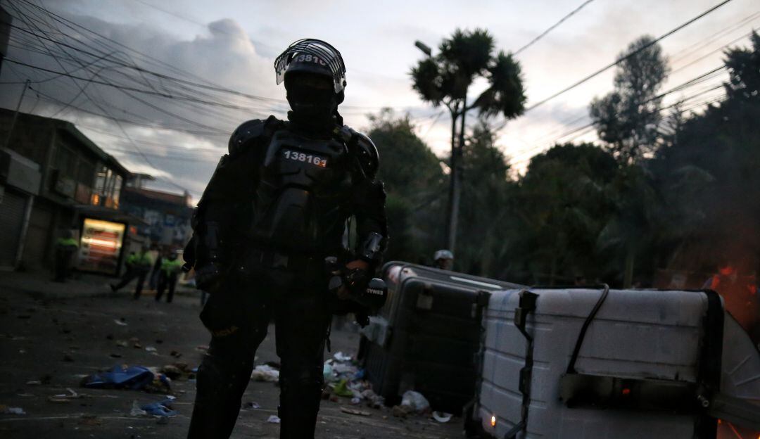 Mujer denuncia haber sido brutalmente atacada por agentes de la Policía
