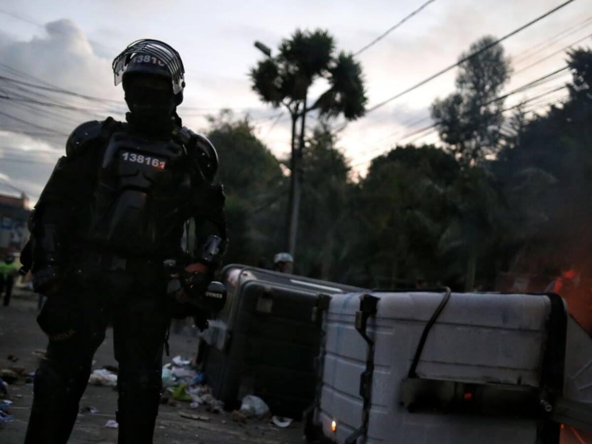 Mujer denuncia haber sido brutalmente atacada por agentes de la Policía