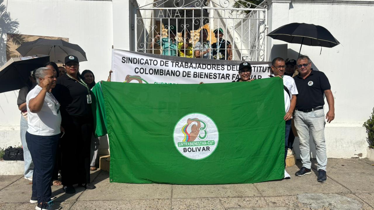 Plantón trabajadores del ICBF Cartagena. // Caracol Radio 
