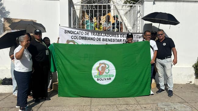 Plantón trabajadores del ICBF Cartagena. // Caracol Radio