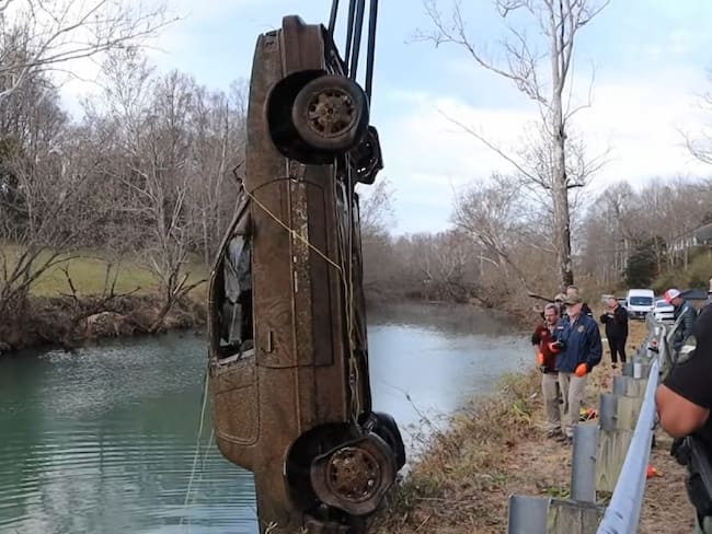 Youtuber encontró carro de dos jóvenes desaparecidos hace 21 años