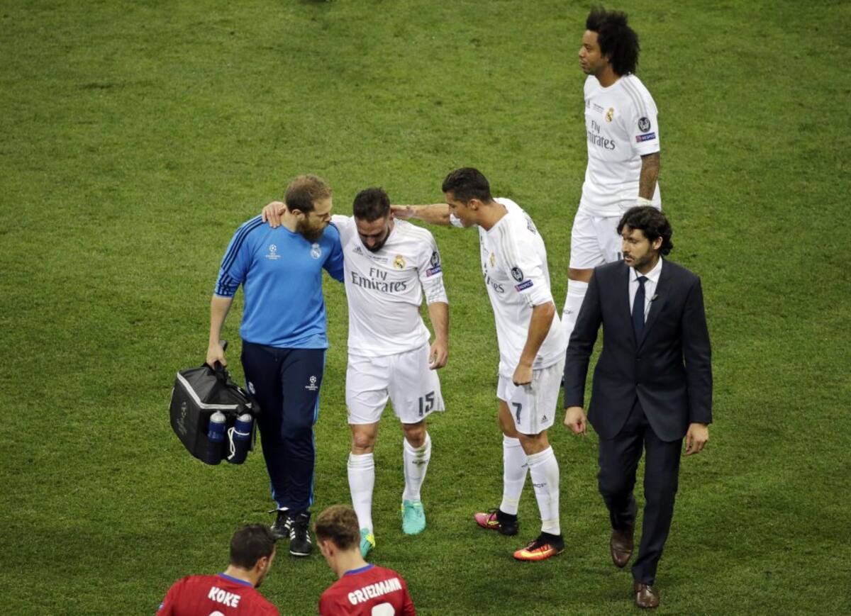 Carvajal se retiró lesionado del terreno de juego.