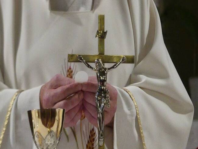 Cura apartado del cargo por señalamiento de abuso. Foto: Pixabay